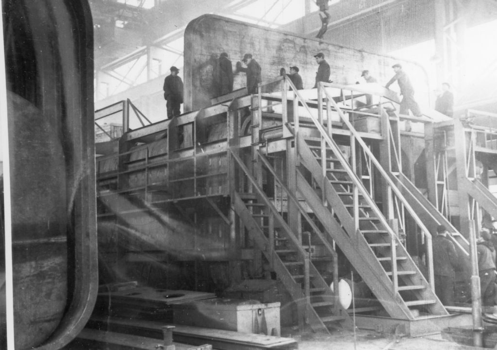 Workers at the Odenbach Shipyard
